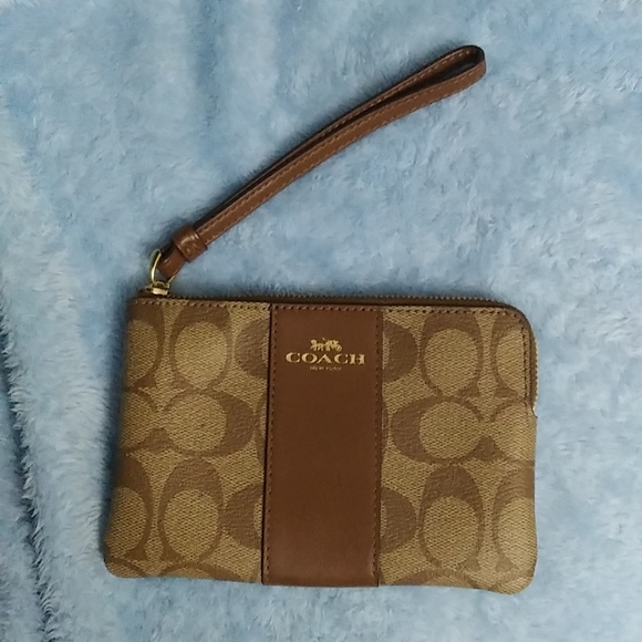 Coach Handbags - Coach Wristlet